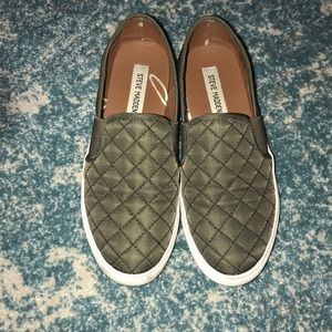 STEVE MADDEN olive green slip ons